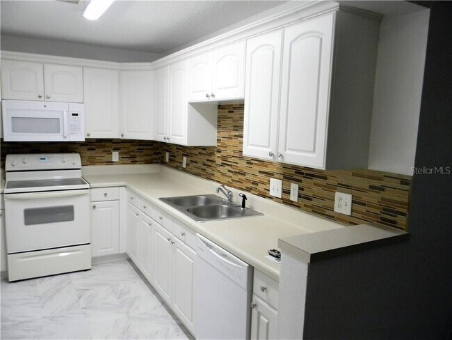 Building Photo - 8846 Coral Palms Ct