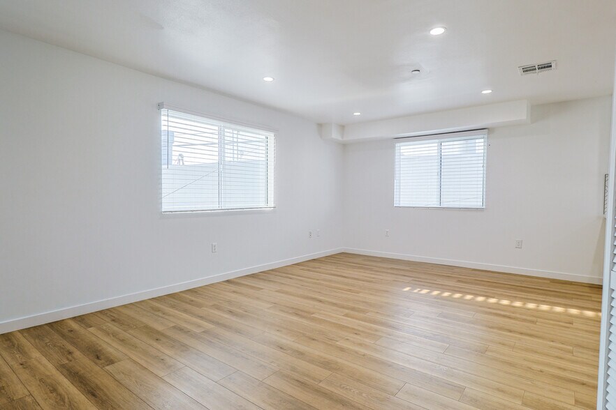 Building Photo - 1412 S Orange Dr