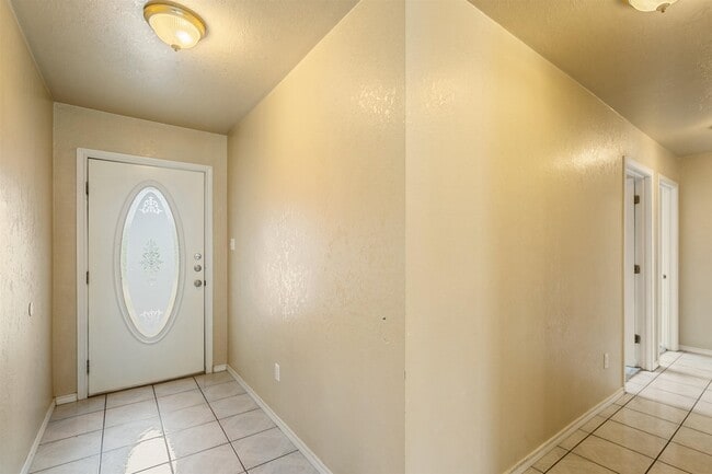 Building Photo - 119 Encino Dr