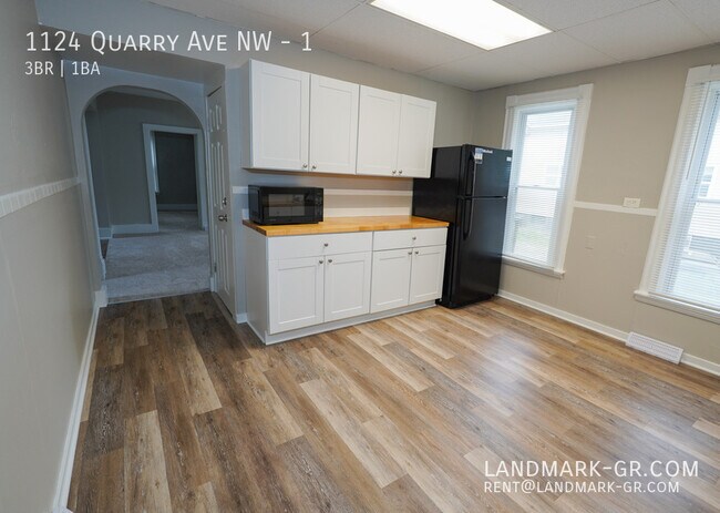 Building Photo - 1124 Quarry Ave NW