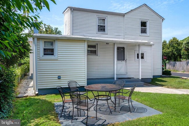 Building Photo - 25 Greenview Ave
