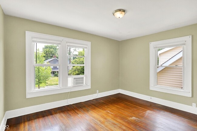 Building Photo - 626 N Riley Ave