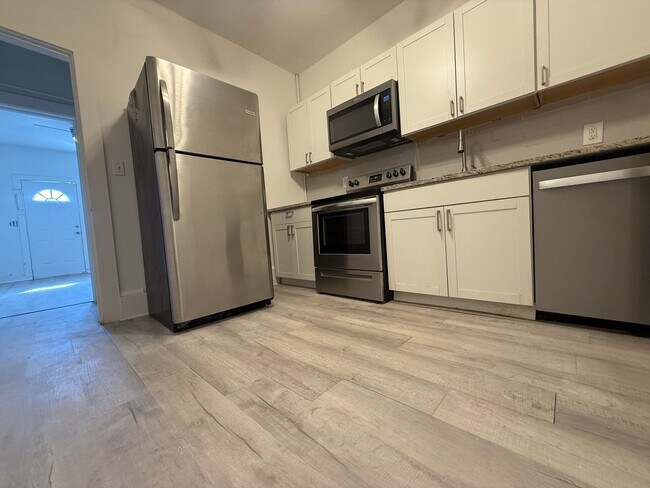 Building Photo - 401 N Wild Olive Ave