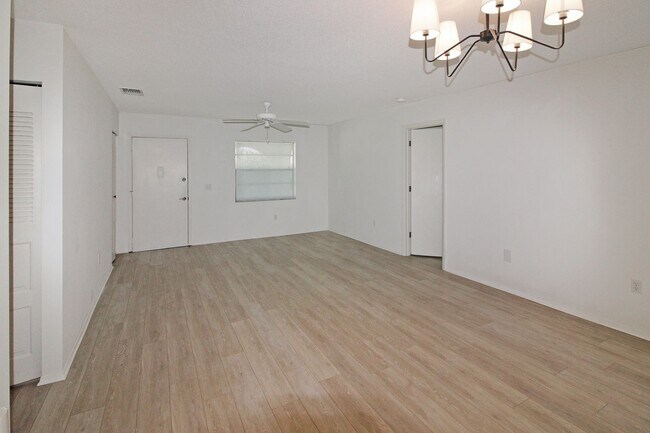 Building Photo - Venice East Annual Home for Rent