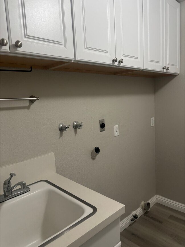 Building Photo - 26219 Corona Dr