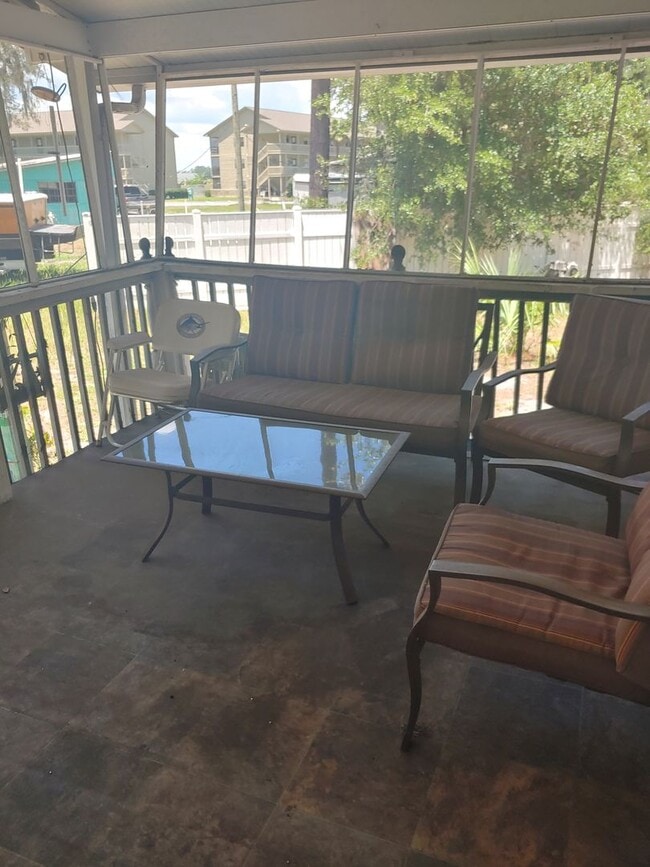 Building Photo - Furnished or unfurnished!