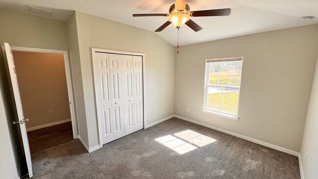 Building Photo - DISCOVER THE BEAUTIFUL 2 Bd/2Ba Duplex in Sebring!!