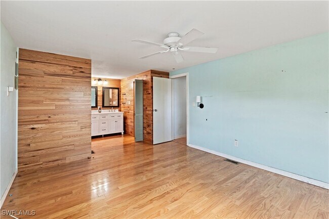 Building Photo - 12861 Iona Rd