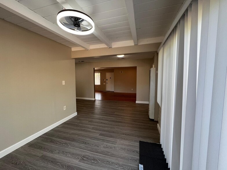Building Photo - 4015 Calavo Dr
