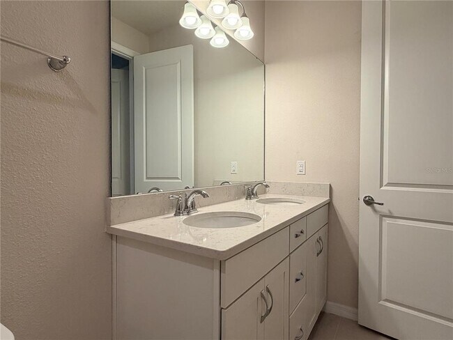 Building Photo - 19259 Briarbrook Dr