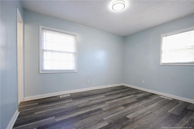 Building Photo - 693 Stoneykirk Dr