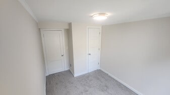 Building Photo - 118 S Elm St