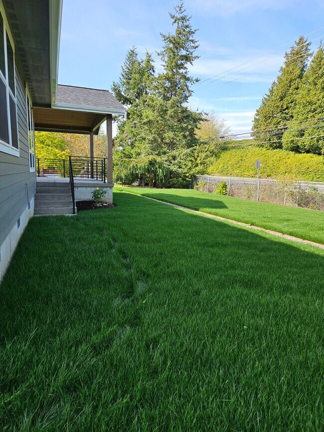 Building Photo - MOVE IN SPECIAL! Newly Built Home in Birch...