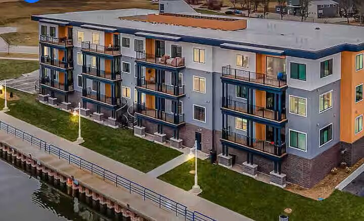 Building Photo - 750 S Pier Dr