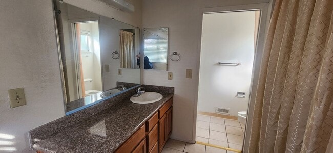 Building Photo - 3 Bedroom 2 Bathroom Home in Greenhaven