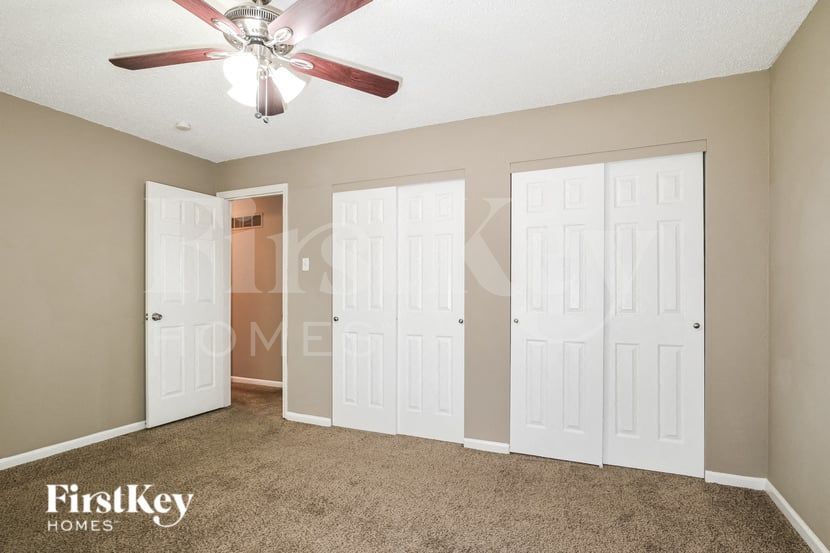 Building Photo - 125 Lake Point Dr