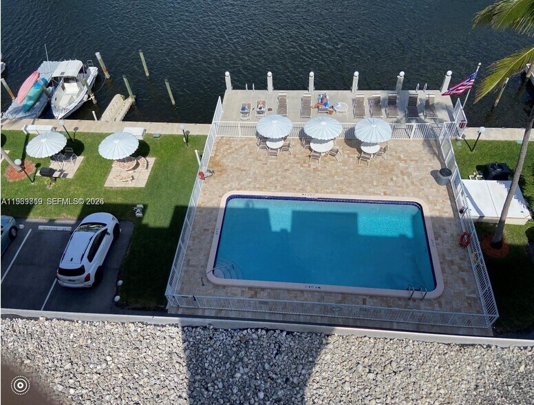 Building Photo - 1731 SE 15th St