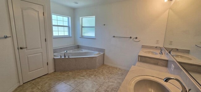 Building Photo - 5906 SW 172nd Loop