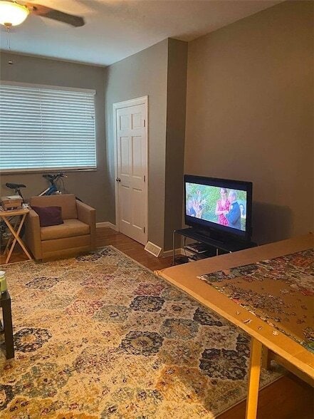 Building Photo - 1709 Sarah St