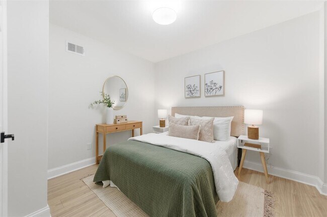 Building Photo - 414 6th St