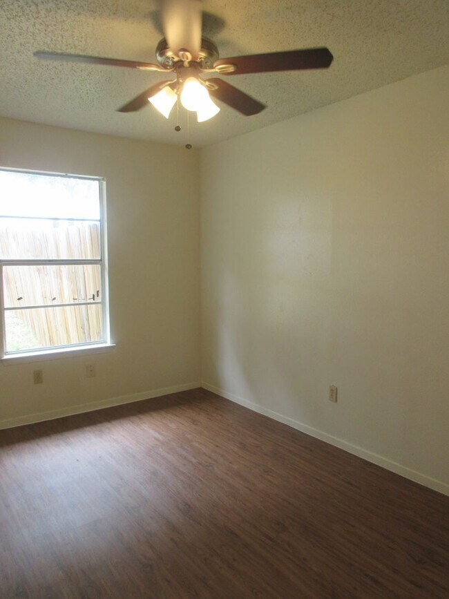 Building Photo - 6910 Millrace Dr