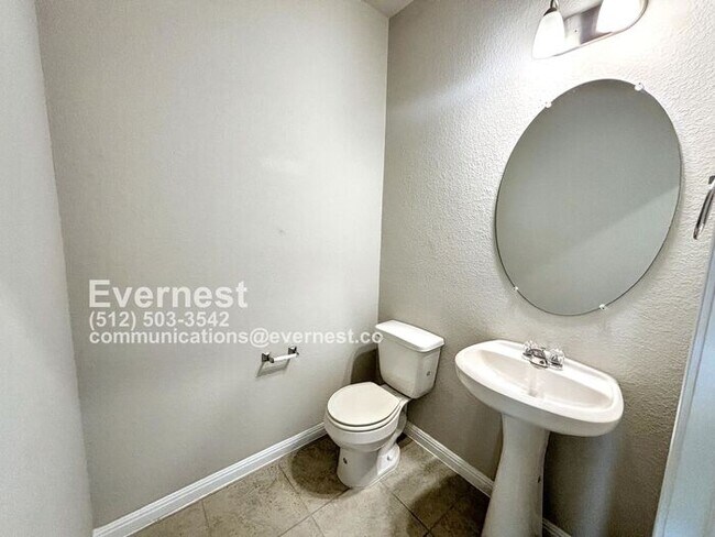 Building Photo - 4-Bedroom Home with Modern Comforts Near S...