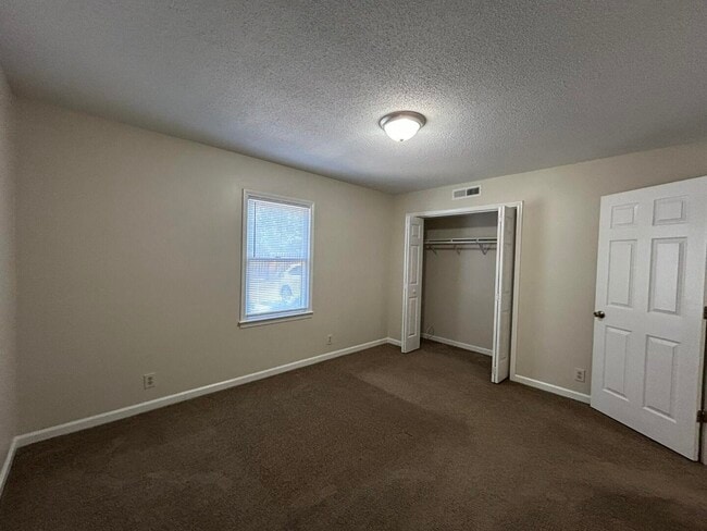 Building Photo - 166 Gertrude Dr