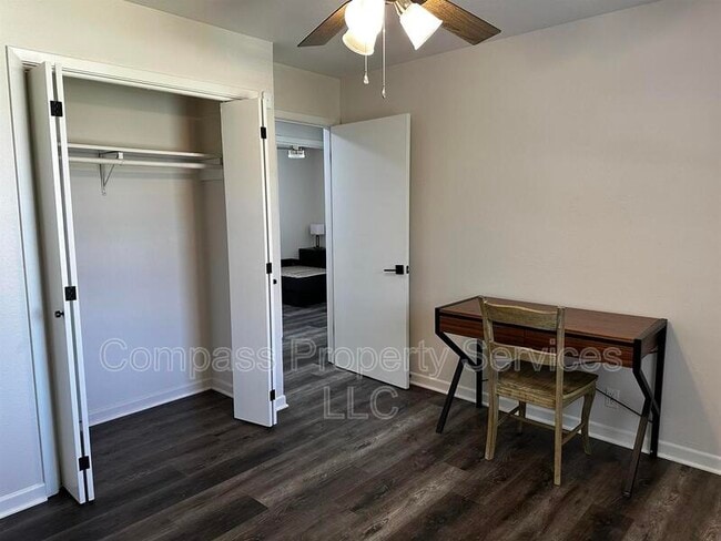 Building Photo - 201 Waters St