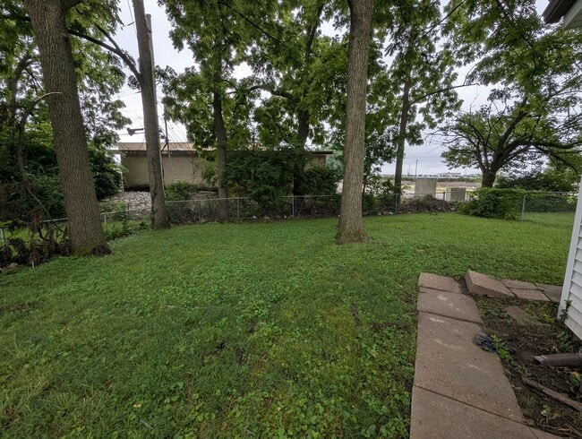 Building Photo - Casa Capri – Florissant Favorite