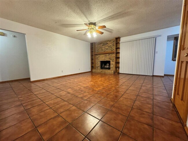 Building Photo - 5914 Wagon Bend