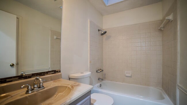 Building Photo - For Lease – Charming 3 Bedroom, 2 Bathroom...