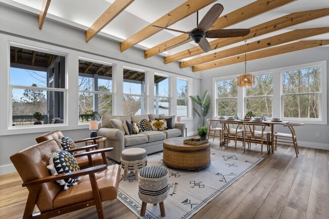 Building Photo - 304 Tide St