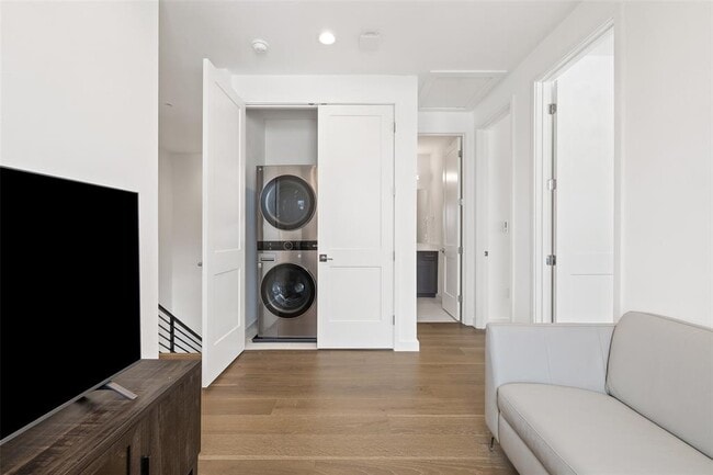 Building Photo - 705 Ariana Ct