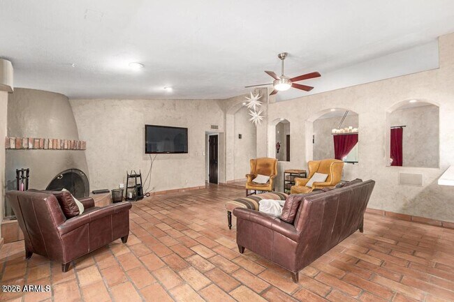 Building Photo - 239 E Aster Dr