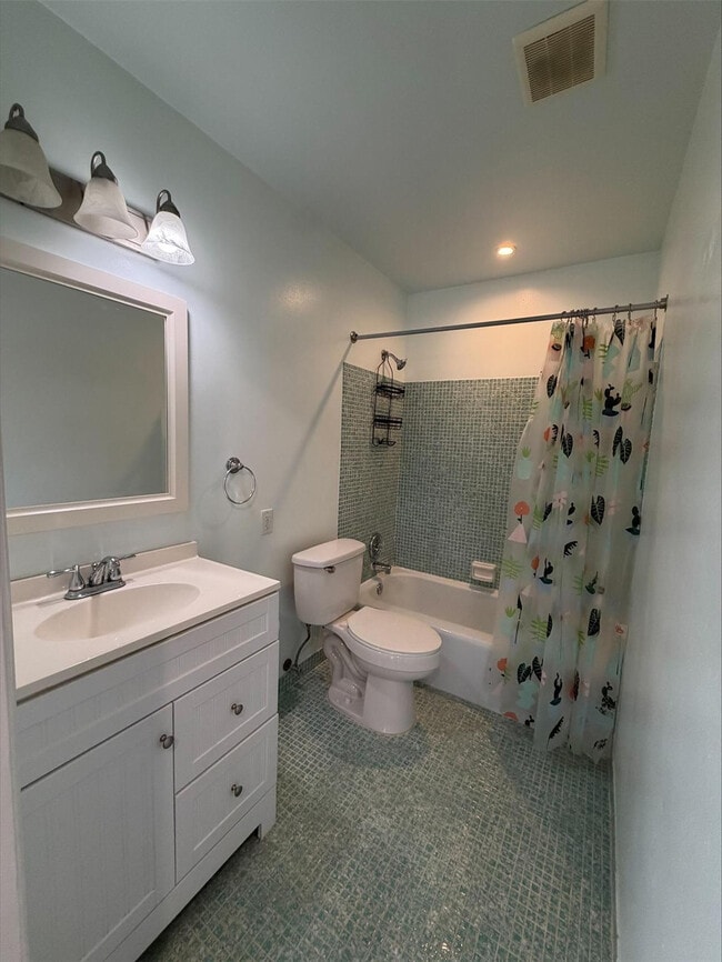 Building Photo - 2017 S Seacrest Blvd