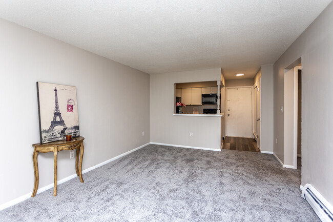 2BR, 1BA - 875 SF - Kingman Apartments