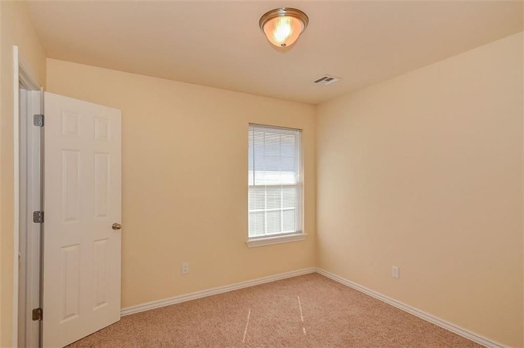 Building Photo - 913 Eagle Cliff Dr