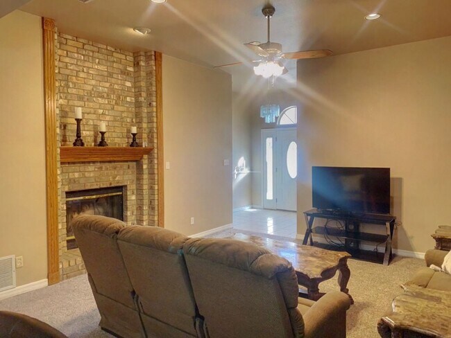 Building Photo - RENTAL Fully Furnished 4 bedroom home