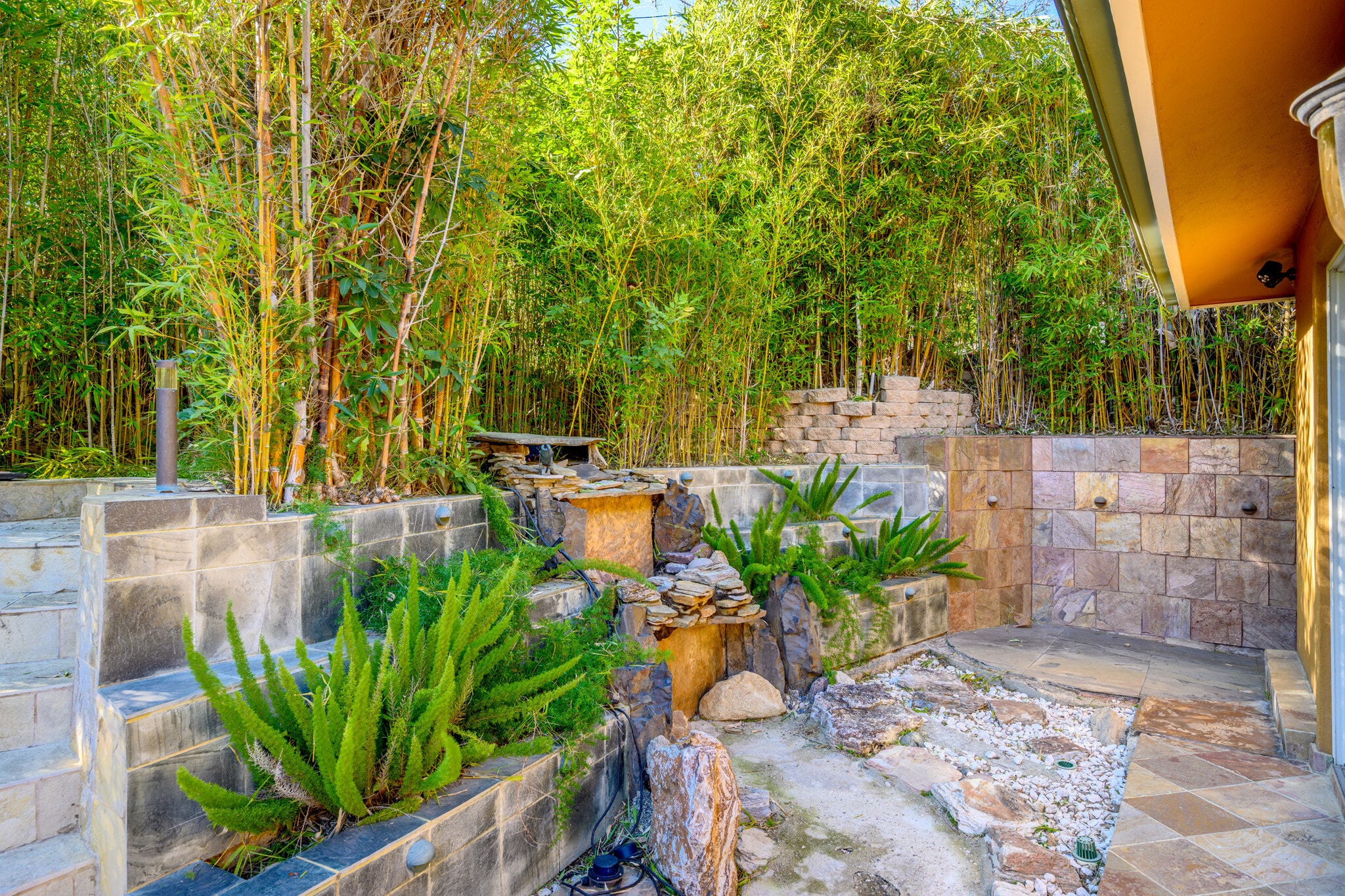 Building Photo - 1544 Golf Club Dr