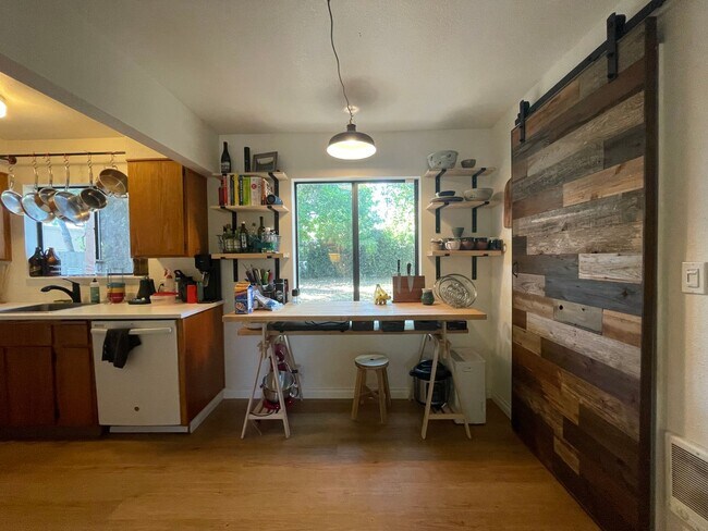 Building Photo - Charming S. Tabor 2 Bed + Bonus Room, 2 Ba...