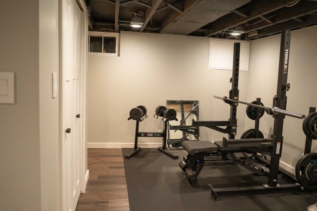 Building Photo - 1900 Mitchell Terrace