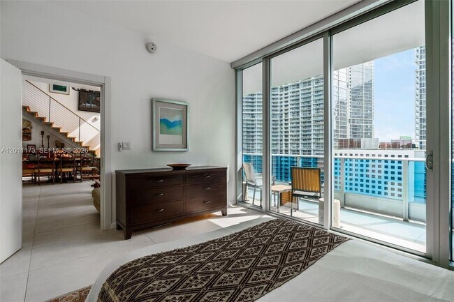 Building Photo - 200 Biscayne Blvd Way