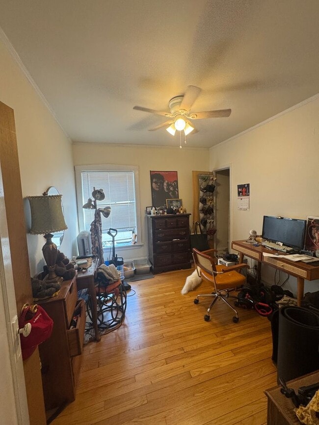 Building Photo - 3348-1 W Sunnyside 2bed/1bath