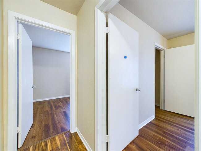 Building Photo - 1411 Kamar Dr