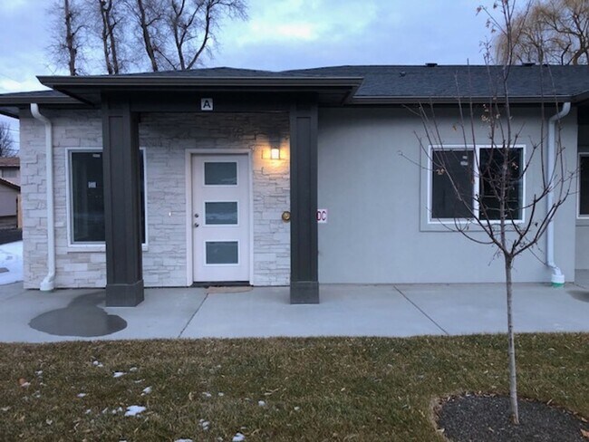 Building Photo - 2121 S Montana Ave