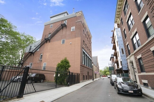 Building Photo - 8 Newcomb St
