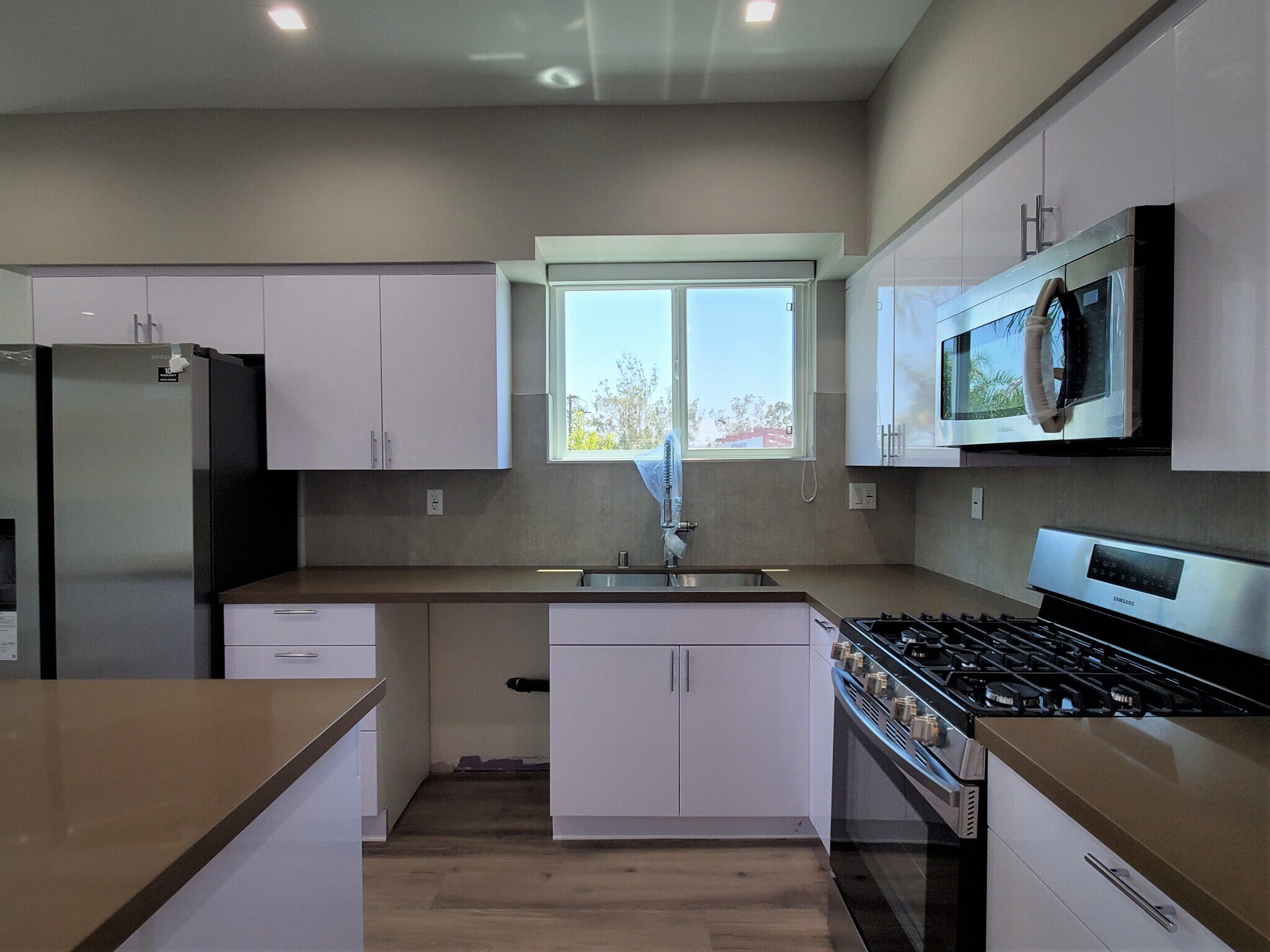 Building Photo - 2337 S Crenshaw Blvd