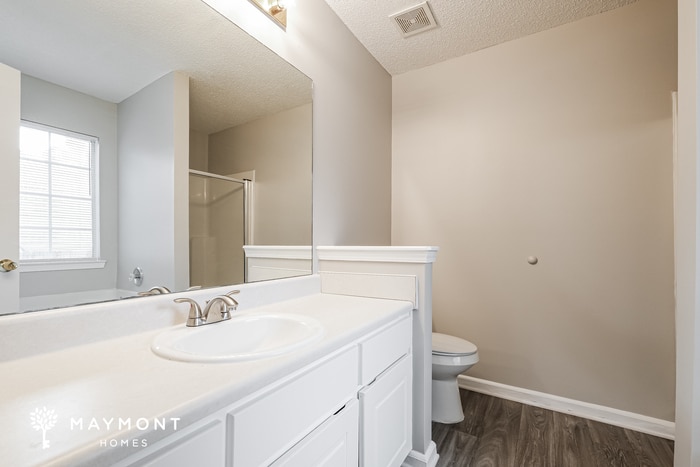 Building Photo - 1045 Meadow Glen Cir