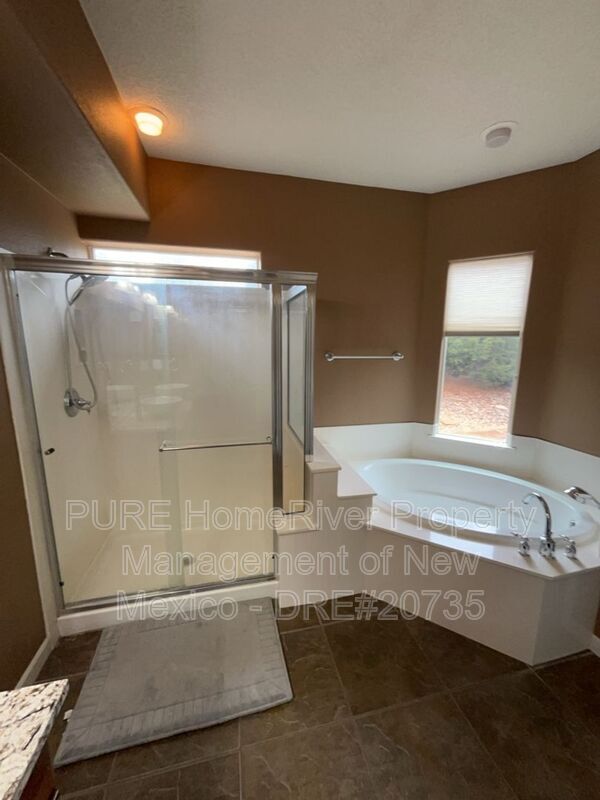 Building Photo - 10115 Avenida Vista Cerros NW