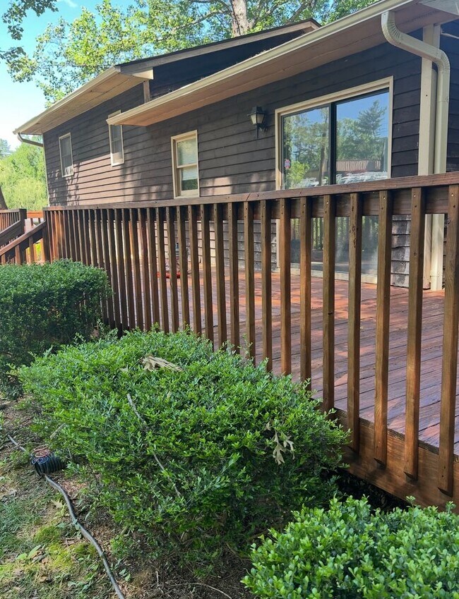 Building Photo - Spacious 3 Bed, 2 Bath Home in Arden With Large Finished Basement - Available Now!